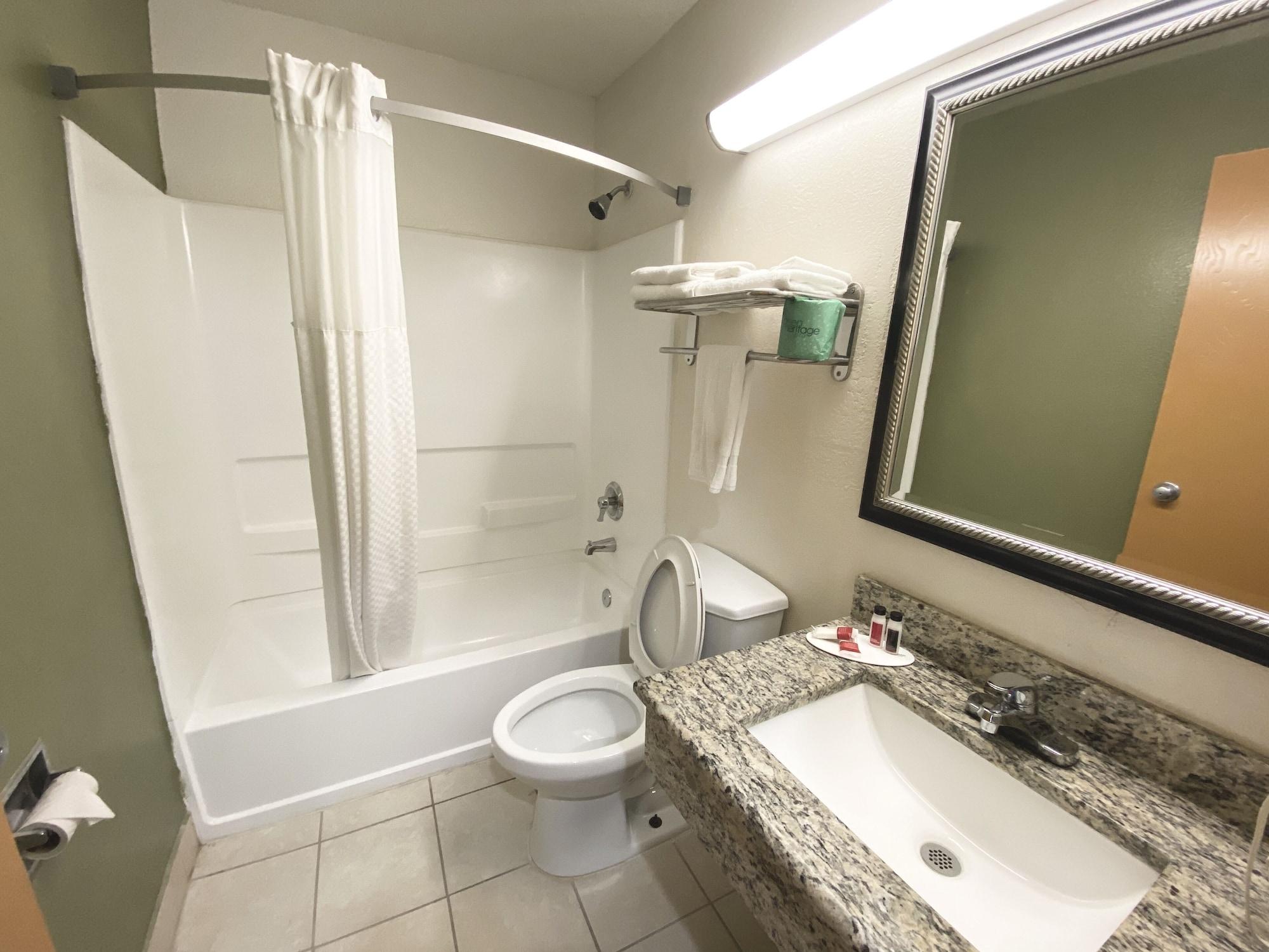 Super 8 By Wyndham Newport News/Jefferson Ave. Hotel Luaran gambar