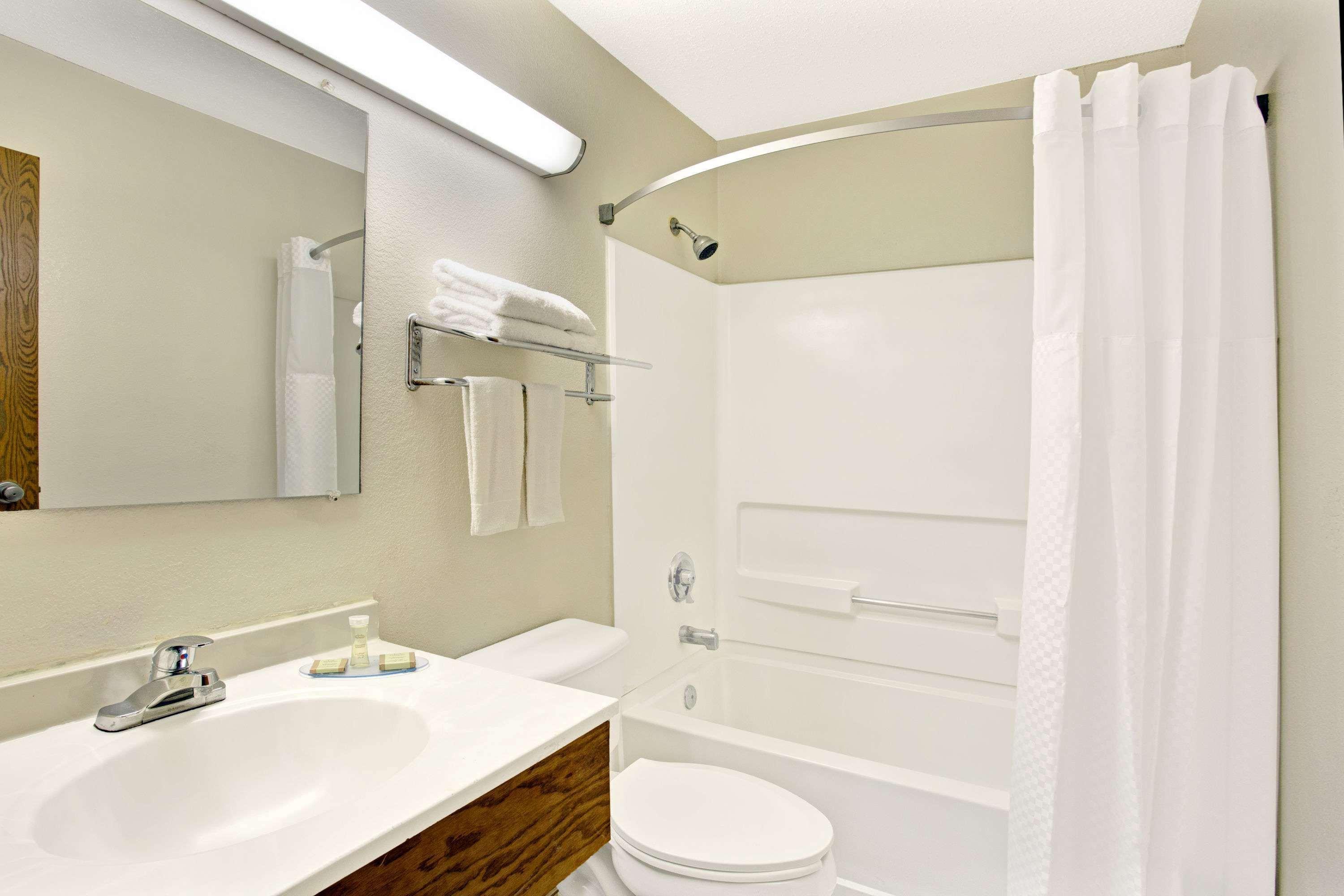 Super 8 By Wyndham Newport News/Jefferson Ave. Hotel Luaran gambar