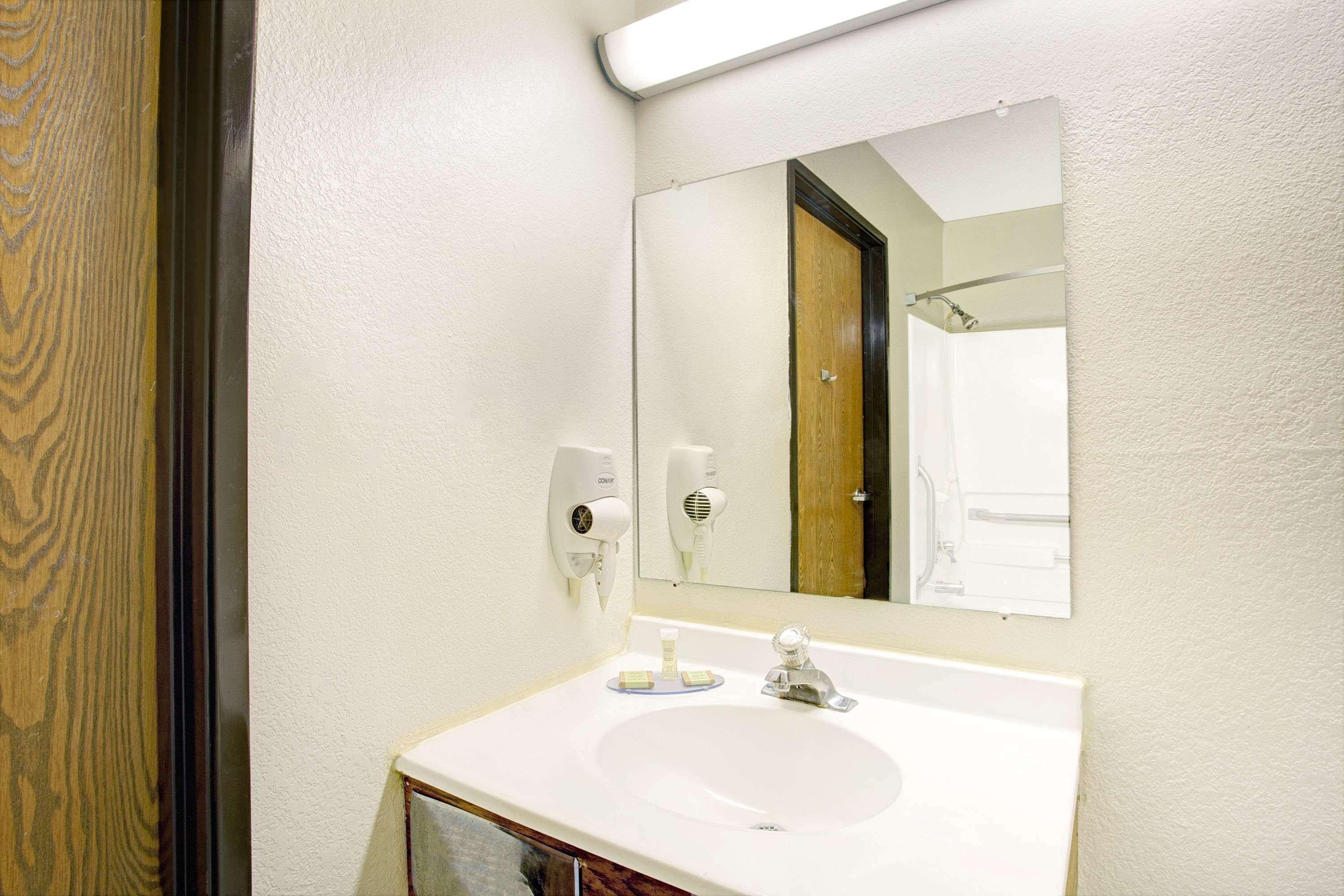 Super 8 By Wyndham Newport News/Jefferson Ave. Hotel Luaran gambar